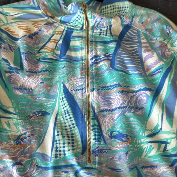 Lilly pull
Over - Picture 2 of 5